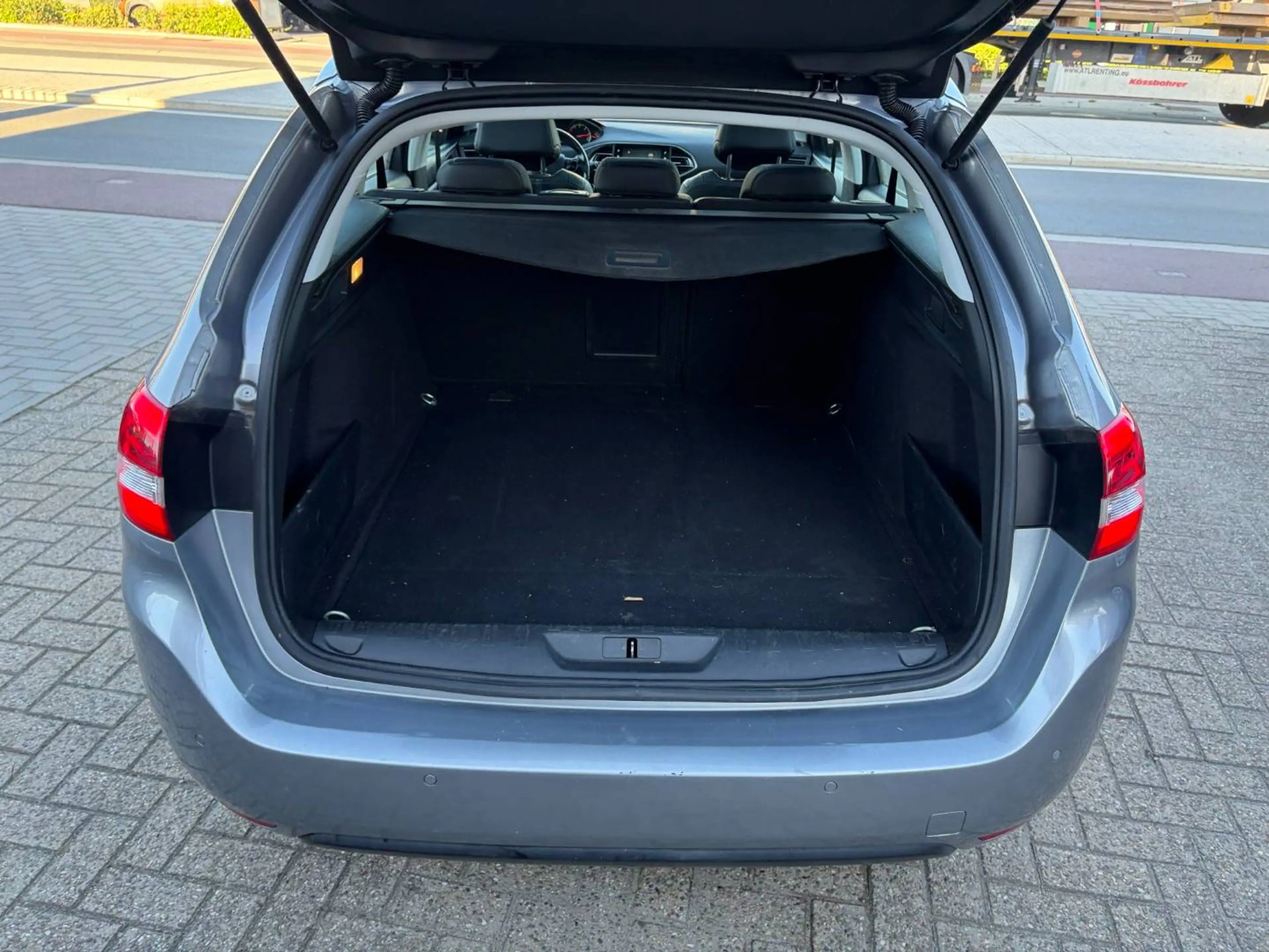 Peugeot 308 308 SW 1.5 BlueHDi Allure (EU6.2) — photo 15