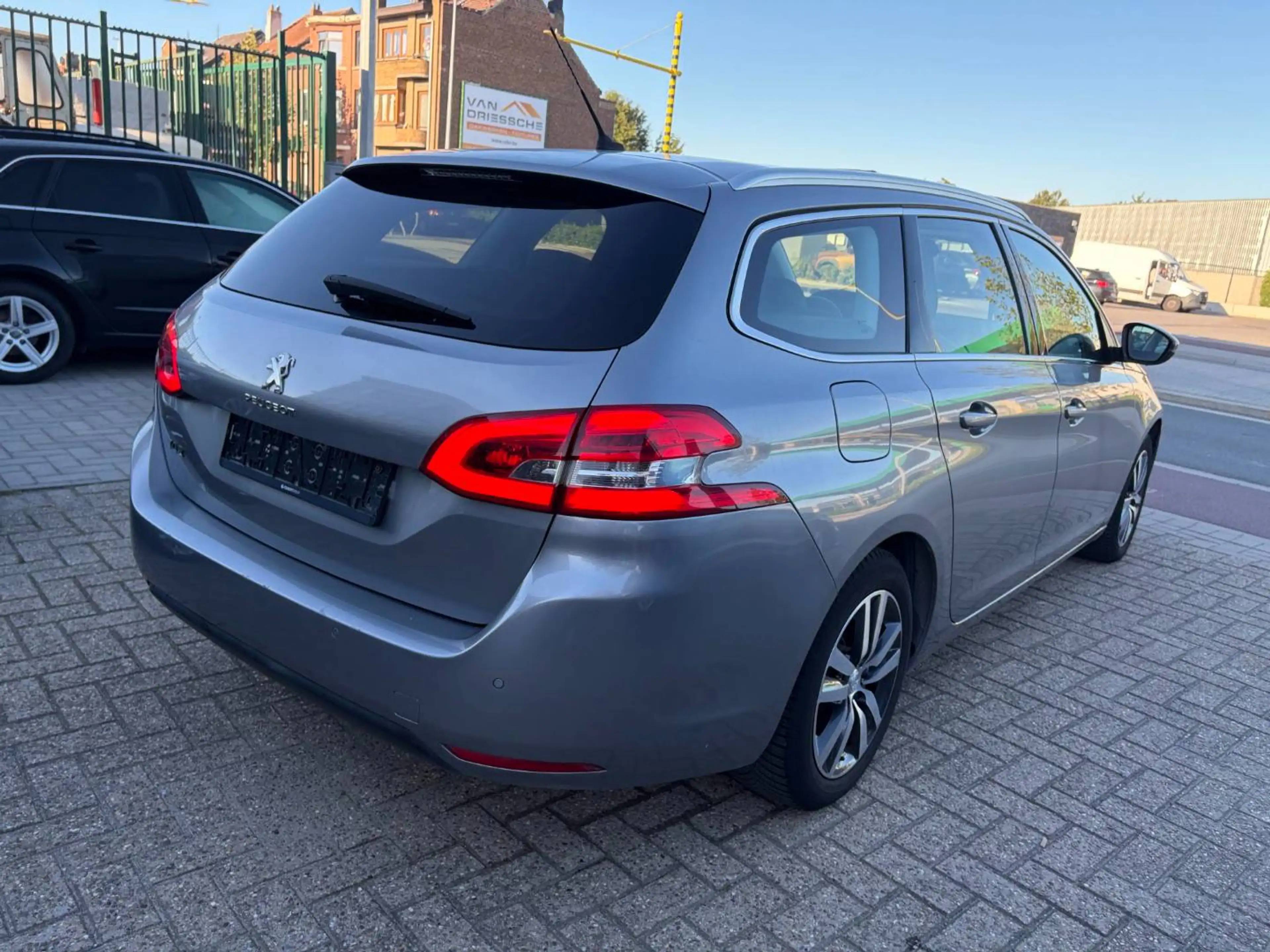 Peugeot 308 308 SW 1.5 BlueHDi Allure (EU6.2) — photo 4