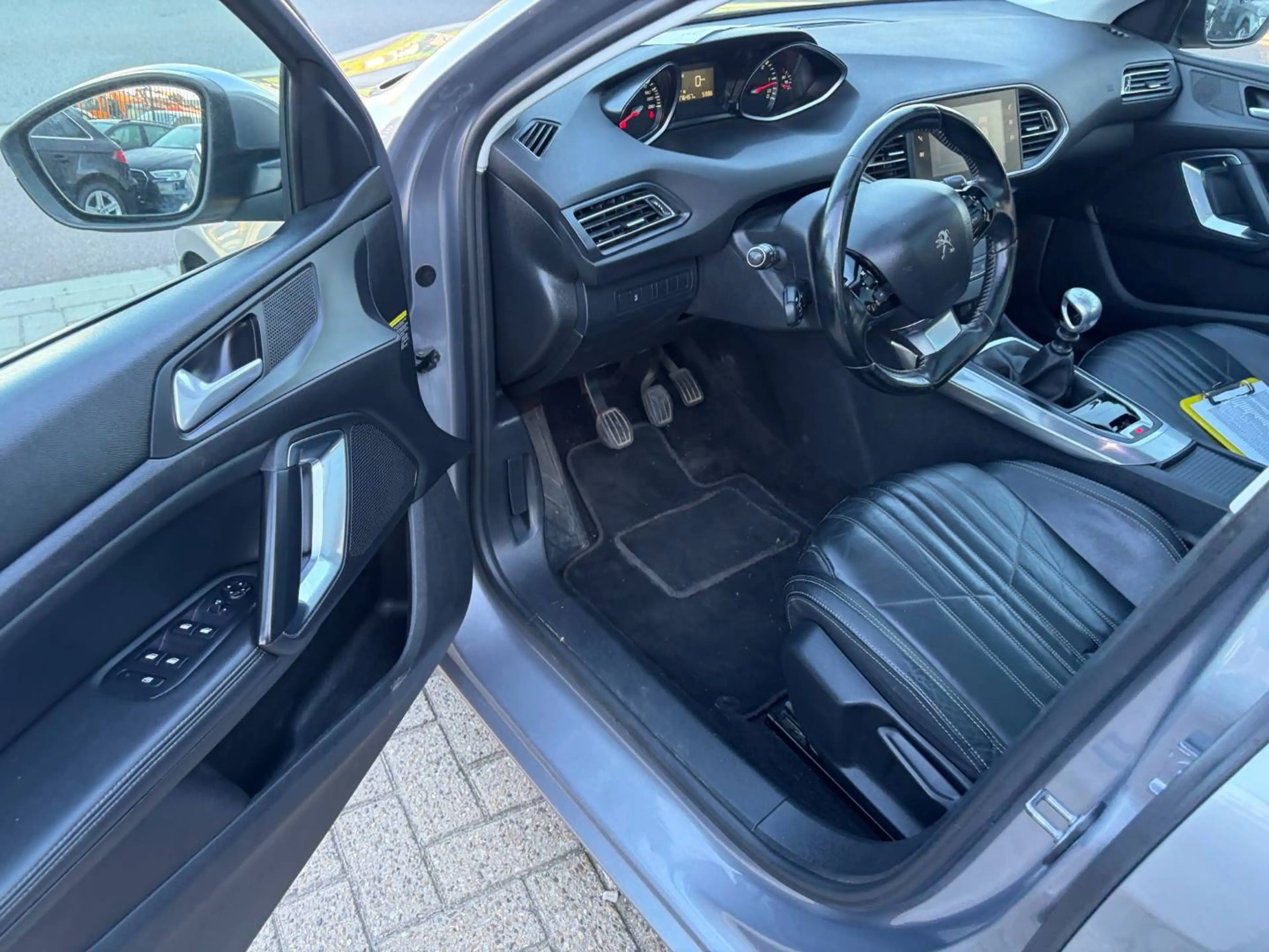 Peugeot 308 308 SW 1.5 BlueHDi Allure (EU6.2) — photo 5