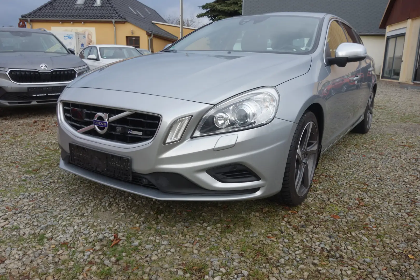 Volvo V60 R-Design AWD / Standheizung / Schiebedach Argent - 1