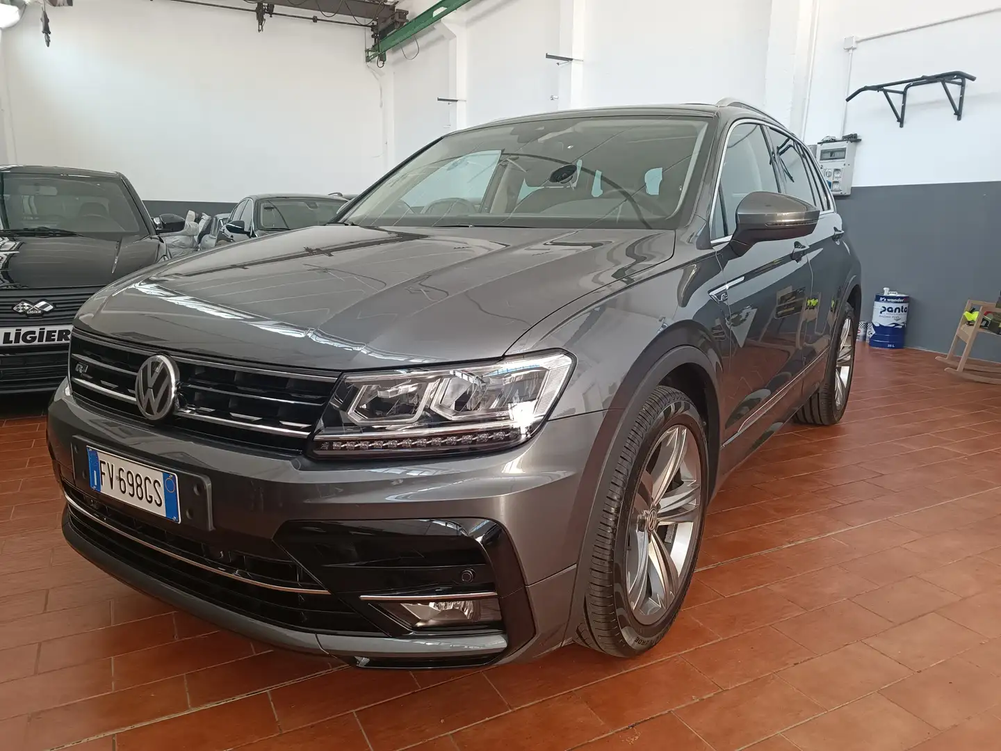 Volkswagen Tiguan 1.5 tsi Advanced R-Line Exterior Pack 150cv dsg Grijs - 1