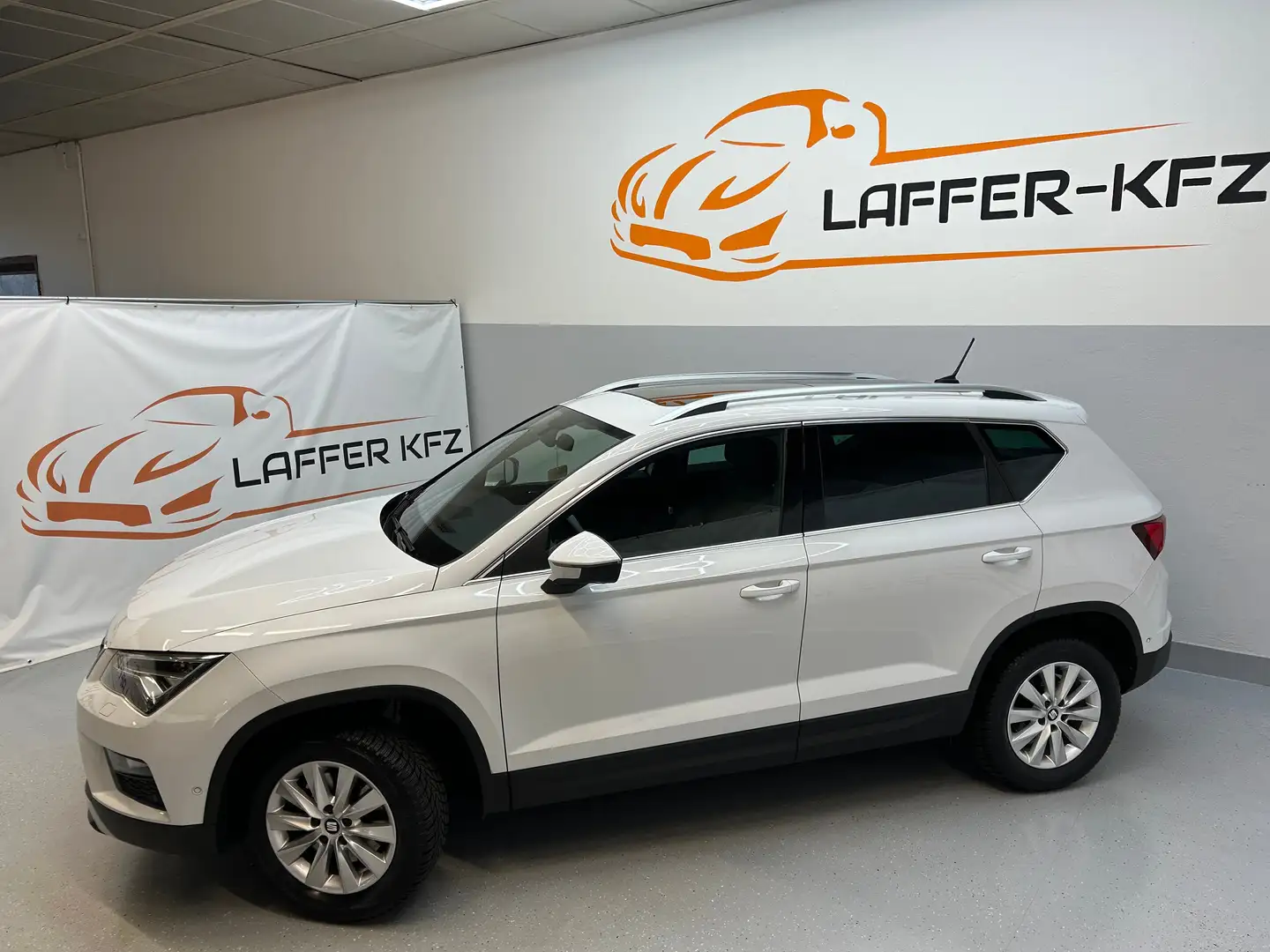 SEAT Ateca Xcellence 1,4 TSI PANO 360° KAMERA ACC PDC Weiß - 2
