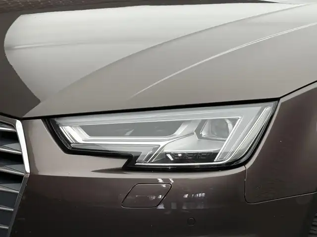 Audi A4 Avant view 8