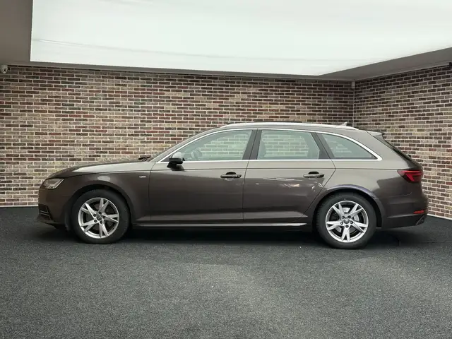 Audi A4 view 18