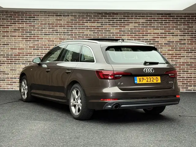 Audi A4 Avant view 15