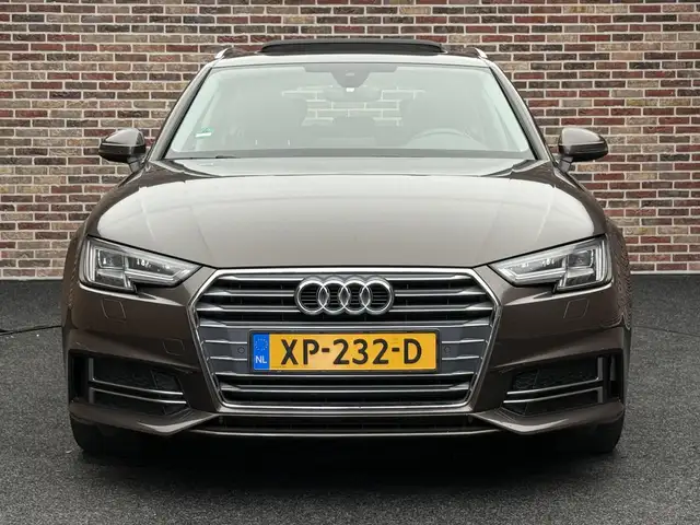Audi A4 Avant view 5