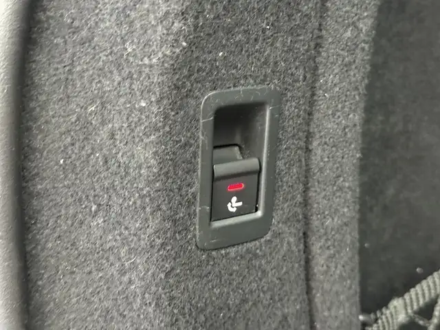 Audi A4 view 16