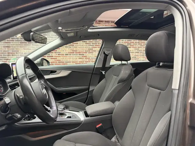 Audi A4 view 27