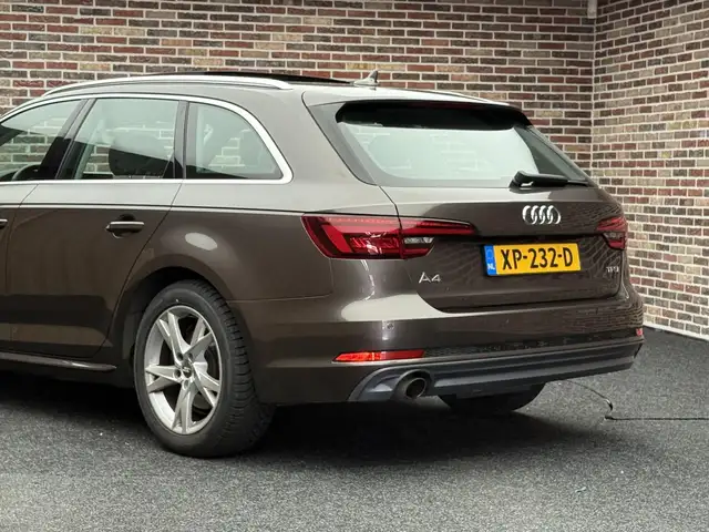 Audi A4 Avant view 14