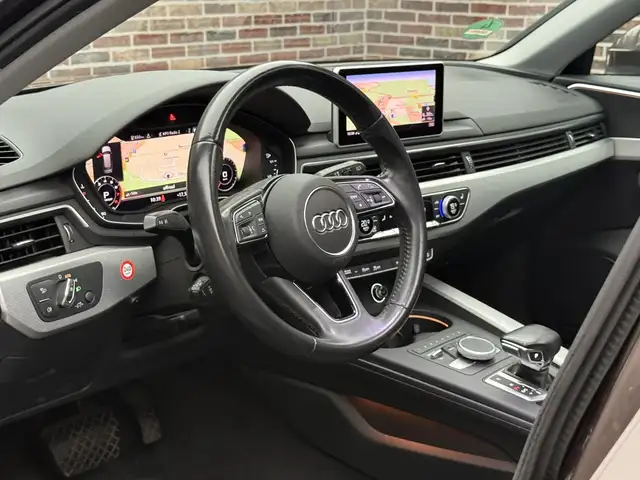 Audi A4 Avant view 3