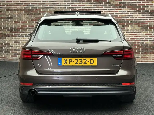 Audi A4 Avant view 4