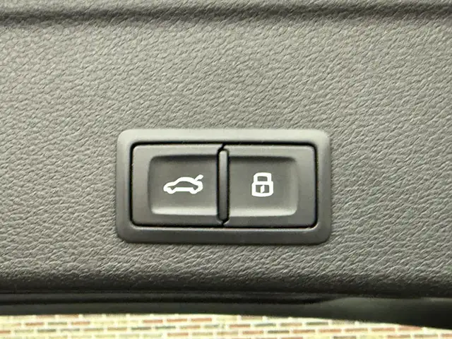 Audi A4 Avant view 12