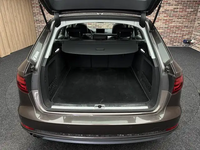 Audi A4 Avant view 13