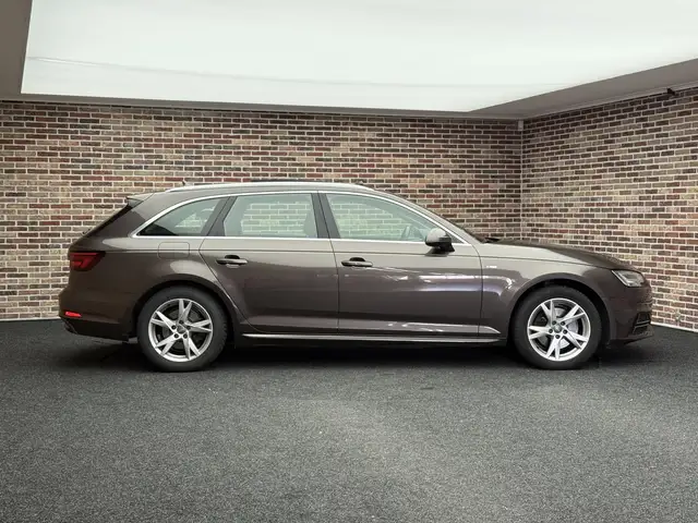 Audi A4 view 23