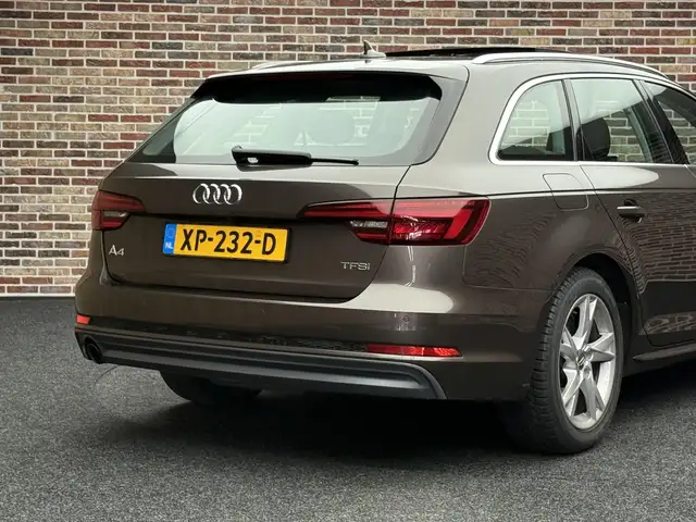 Audi A4 Avant view 6