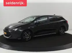 Toyota Corolla Touring Sports Elektrische achterklep, Getinte ramen, Keyless Entry, Schakelflippers, Elektrische ramen, Parkeerhulp met camera, Lane Departure Warning Systeem, Geheel digitaal combi-instrument