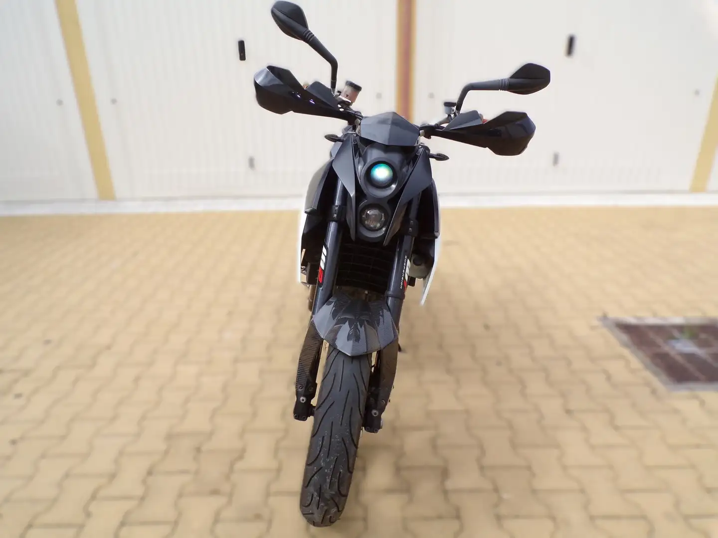 KTM 690 Duke KTM 690 Duke R Garanzia gratis con finanziamento! Narancs - 2