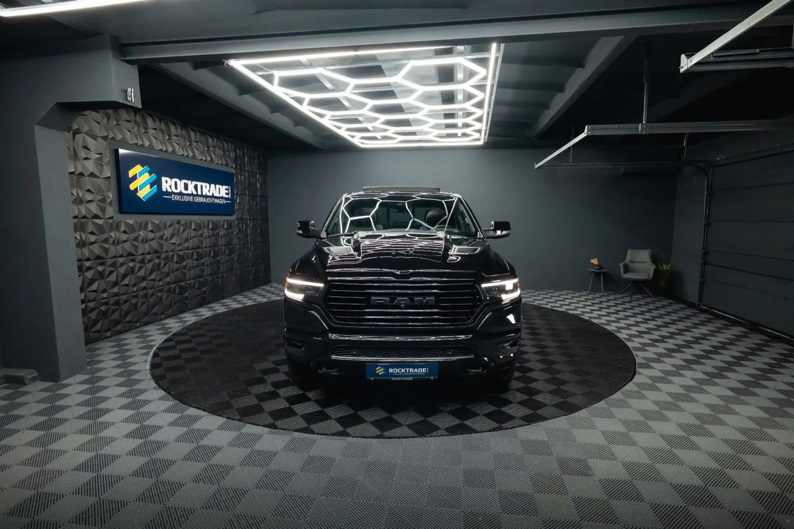 Dodge RAM 5.7 V8 HEMI 4x4 LIMITED Offroad 100% Options Schwarz - 2