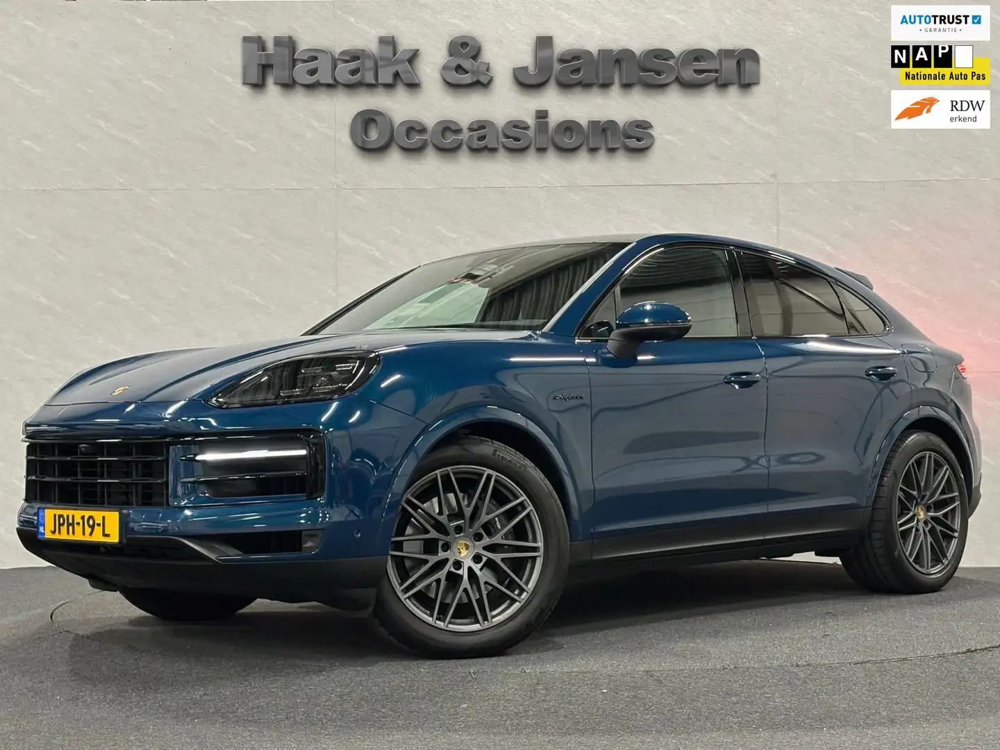 Porsche Cayenne Coupé 3.0 E-Hybrid Panoramadak Sport chrono Monteg Blauw - 1