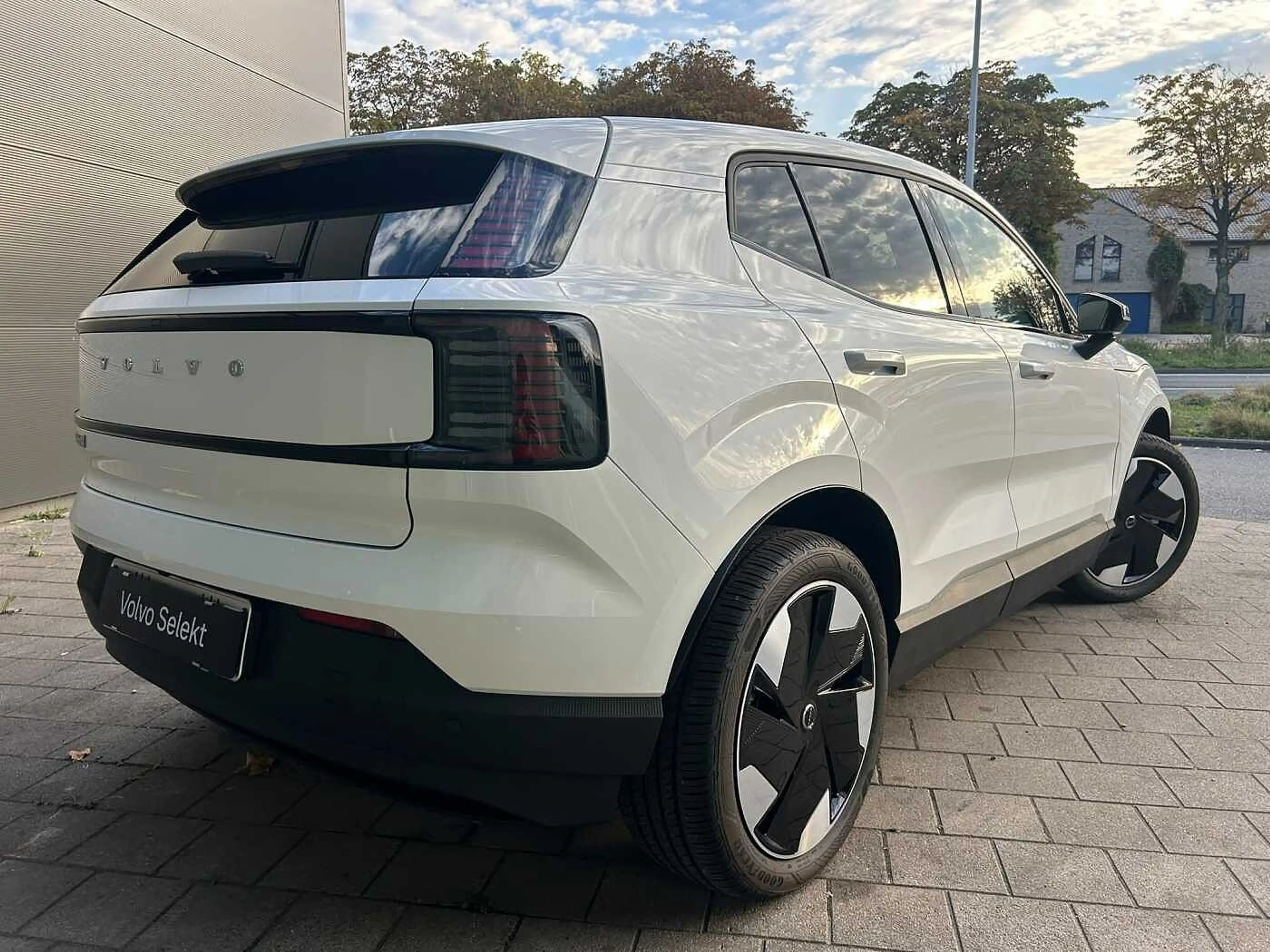 Volvo EX30 Core, Extended Range, ' NIET INGESCHREVEN ' — photo 2