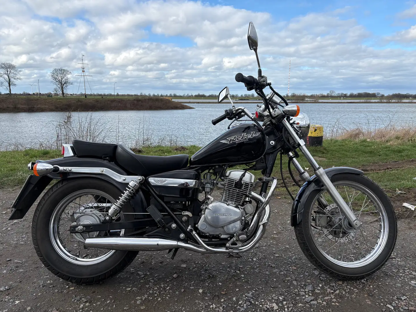 Honda CA 125 Rebel JC 26 Negro - 1