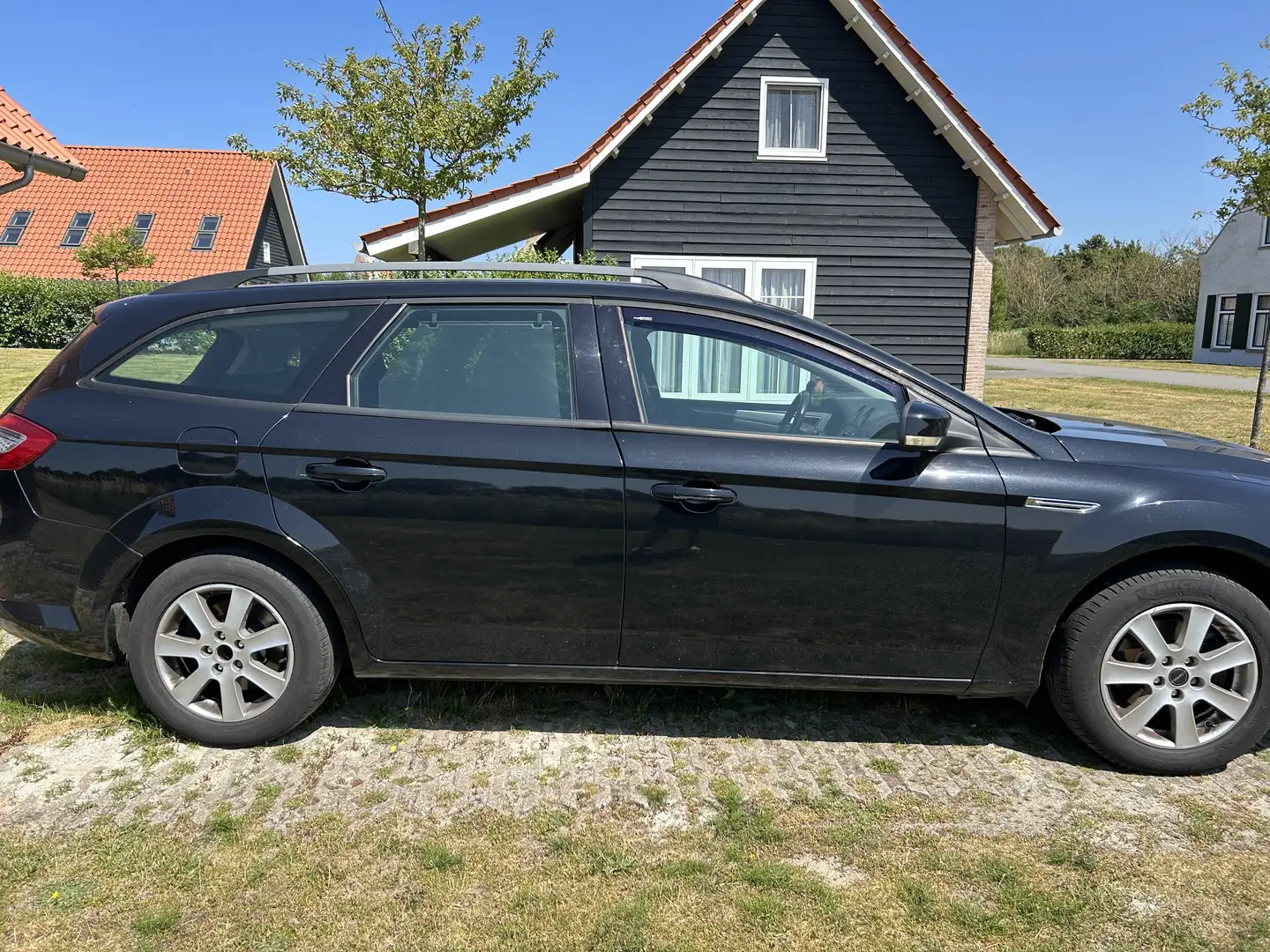 Ford Mondeo Trend 5W 2.OTD 140 PS M6 // 5 Türer Tunier Noir - 2
