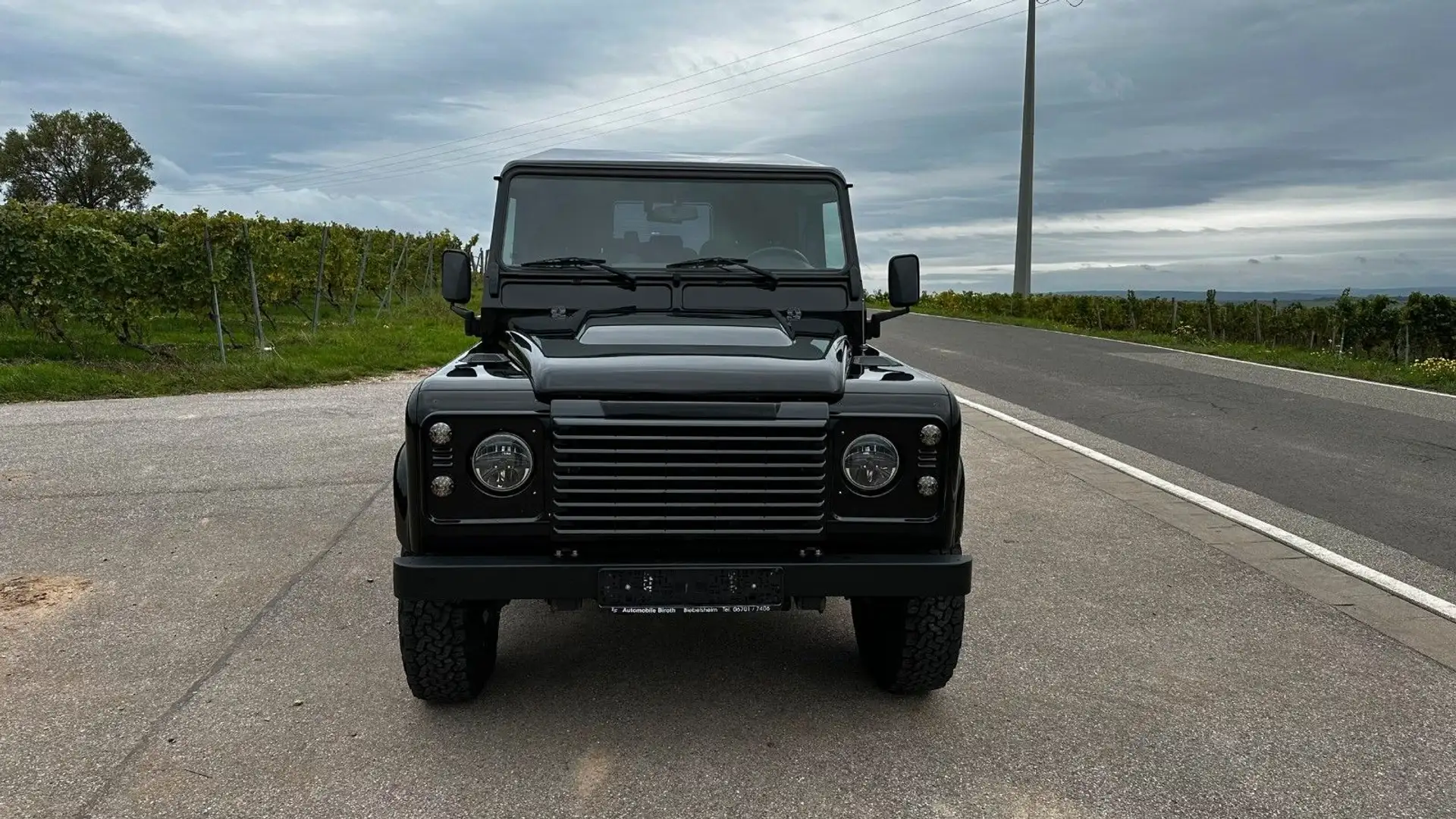 Land Rover Defender 110 S Station Wagon Schwarz - 2