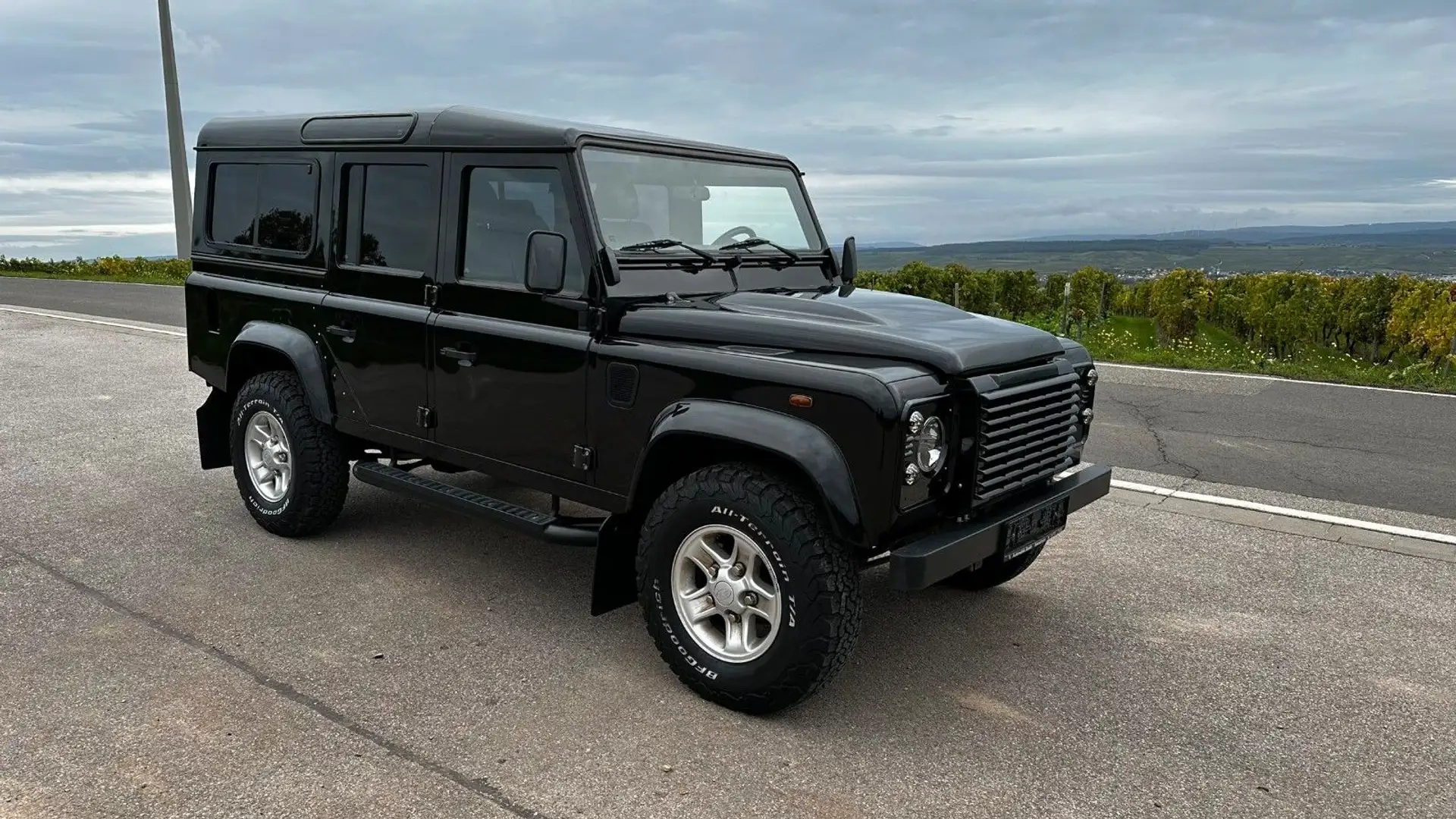 Land Rover Defender 110 S Station Wagon Schwarz - 1