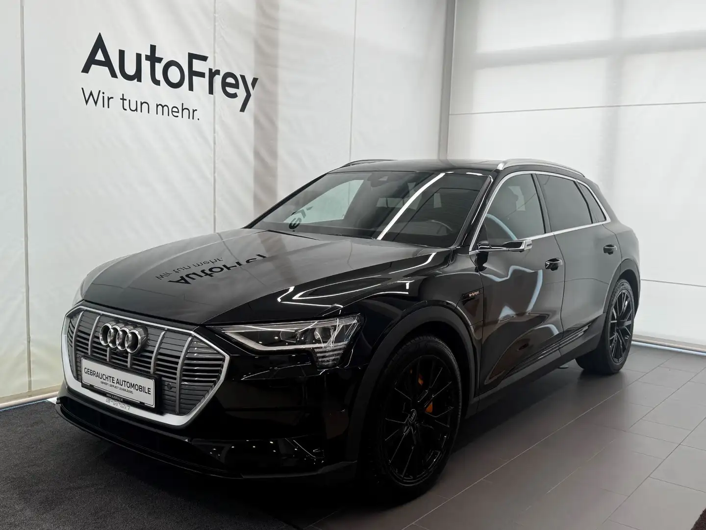 Audi e-tron 50 quattro 71kWh Business Schwarz - 1