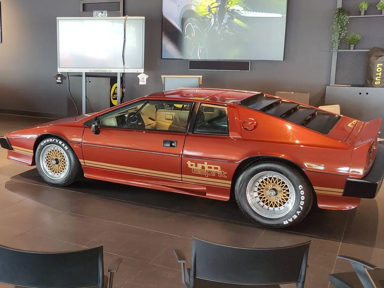 Lotus Esprit Turbo 007 James Bond replica, foto 11