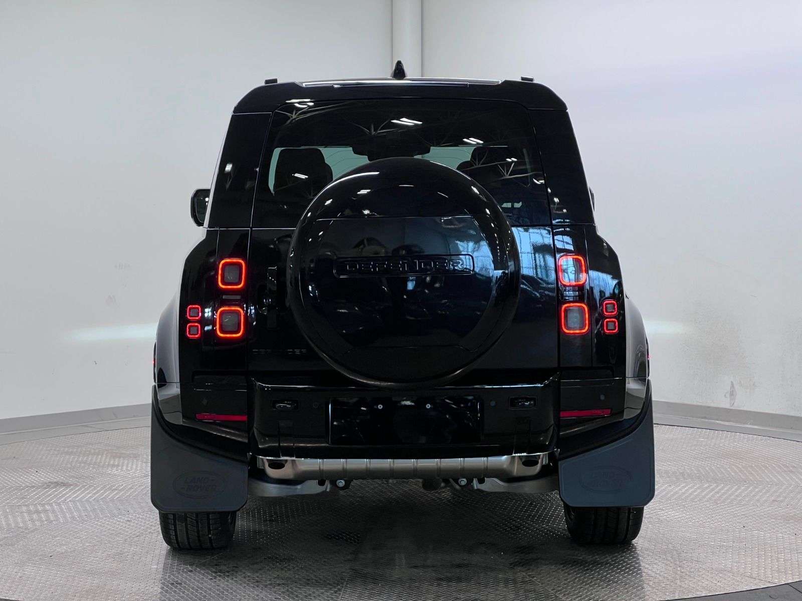 2026 Land Rover Defender 110 P400 X-DYNAMIC SE thumb 6