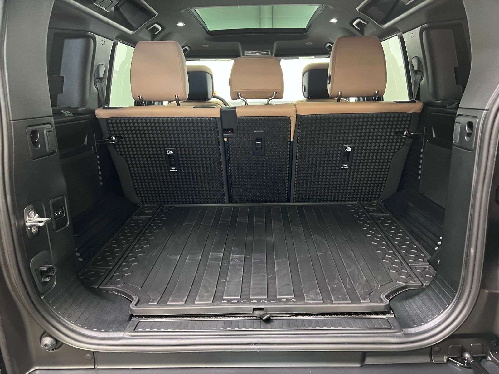 2026 Land Rover Defender 110 P400 X-DYNAMIC SE thumb 35