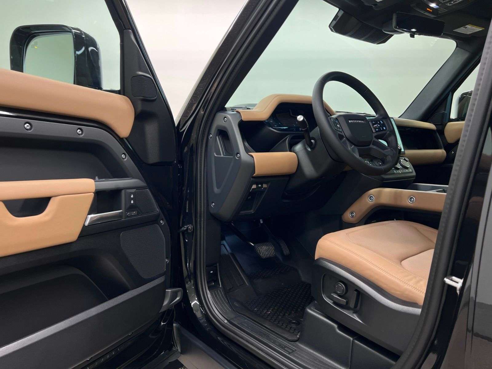 2026 Land Rover Defender 110 P400 X-DYNAMIC SE alt 4