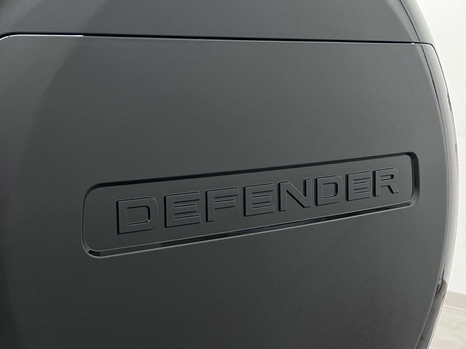 2026 Land Rover Defender 110 P400 X-DYNAMIC SE thumb 11