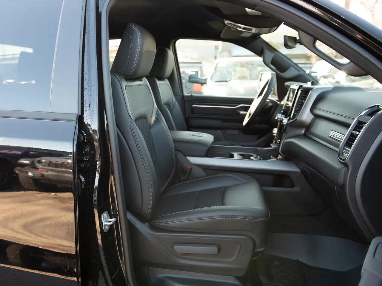 RAM 1500 снимка RAM 1500