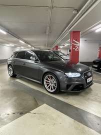 4.2 V8 FSI Quattro S tronic