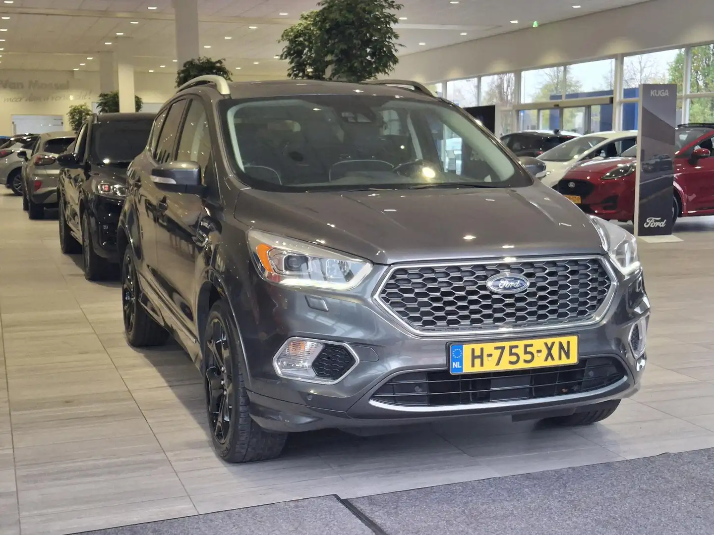 Ford Kuga 1.5 EcoBoost Vignale | Trekhaak | Camera | Automaa Grijs - 2