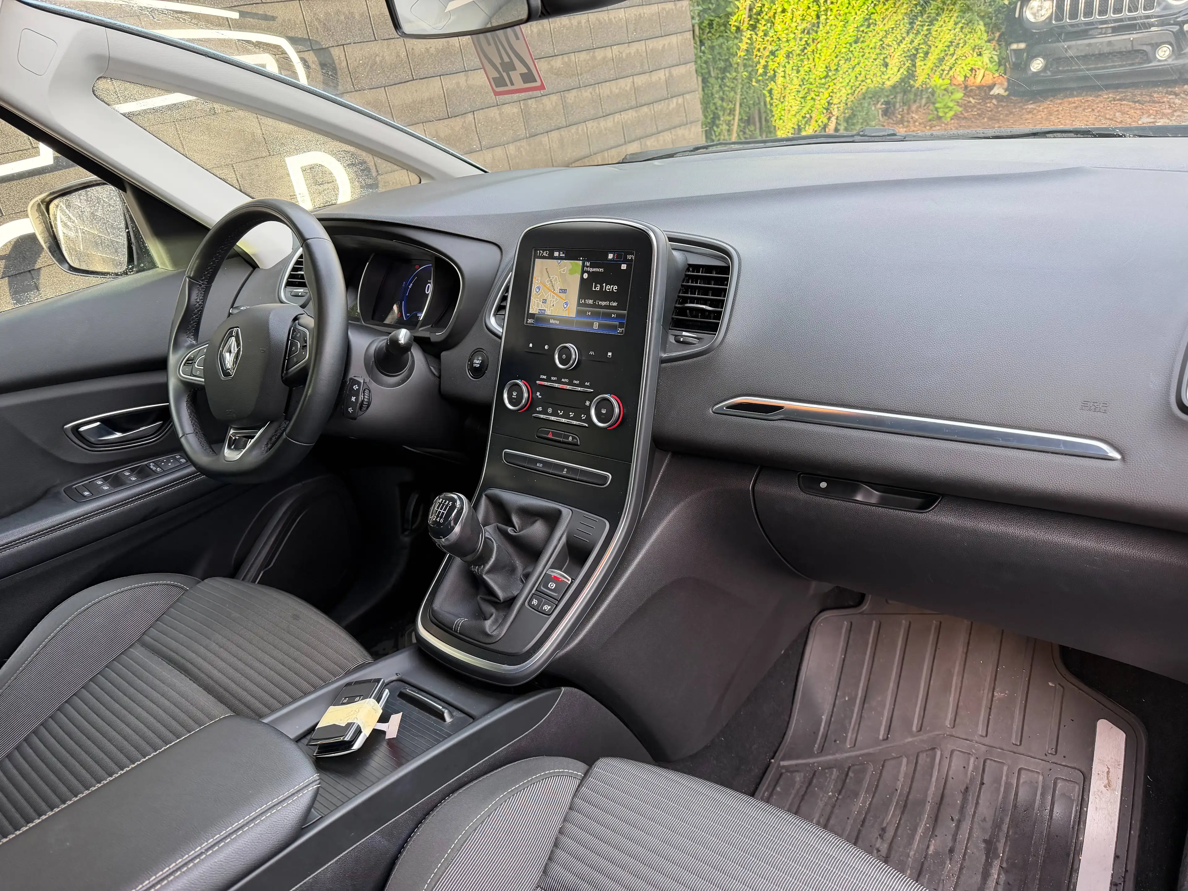 Renault Scenic 1.7 Blue dCi+AIRCO+NAVI+CAMERA+JANTES+EURO 6 — photo 8