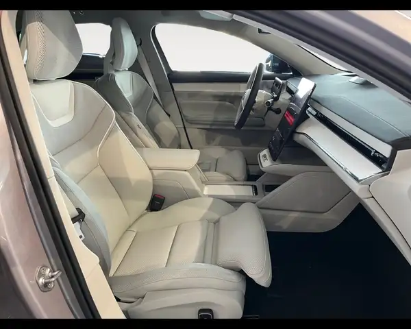 Volvo Es90 view 13