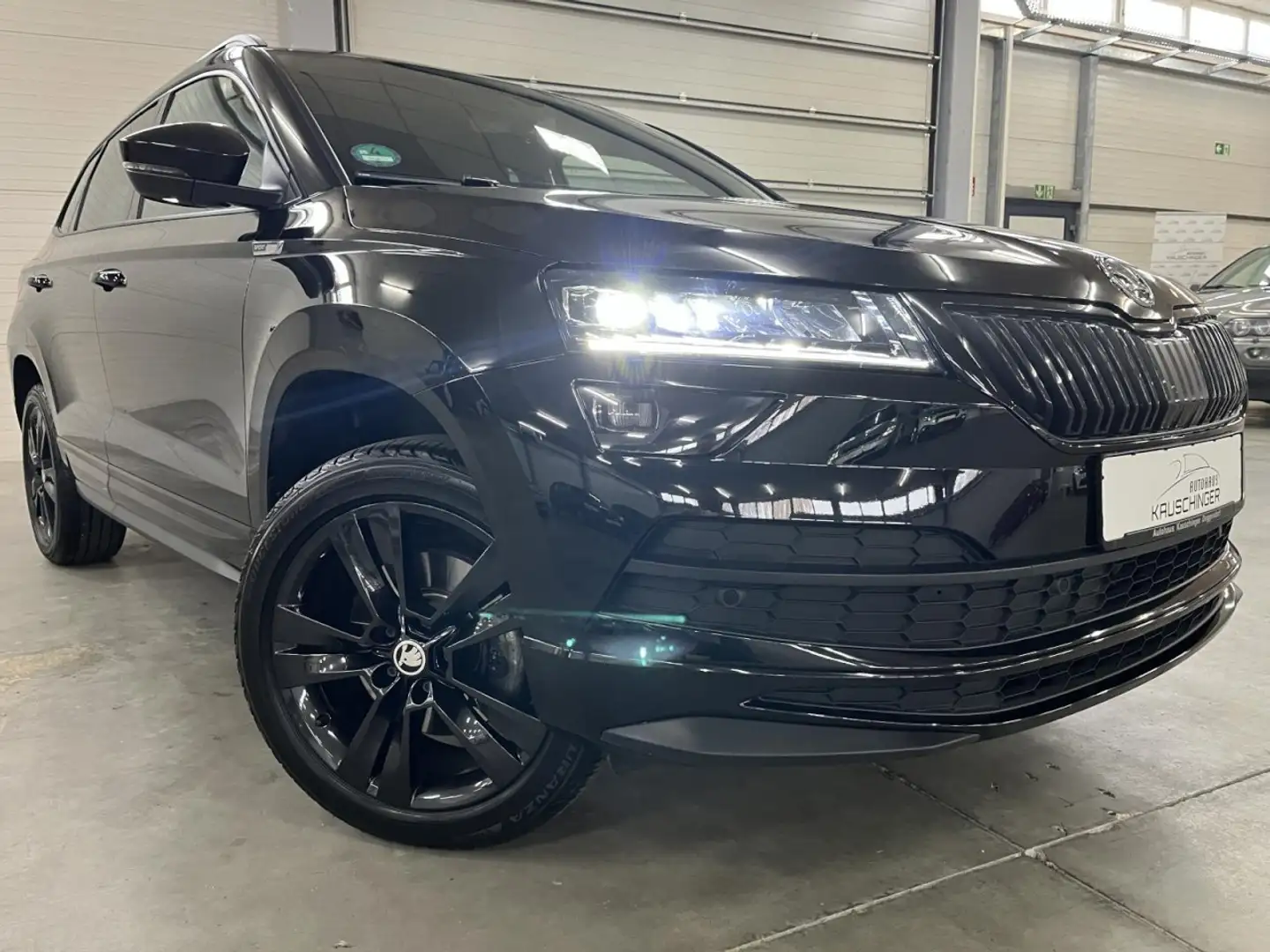 Skoda Karoq Sportline 2.0TDI 150PS LED AHK SPORTSITZE DAB AHK Schwarz - 1