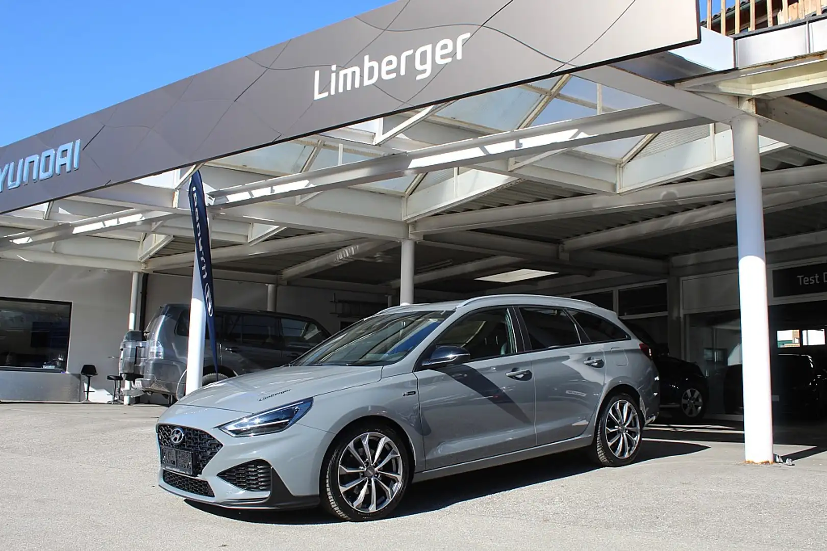 Hyundai i30 CW 1,5 T-GDI 48V N-Line Grijs - 1