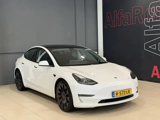 Tesla Model 3 view 21