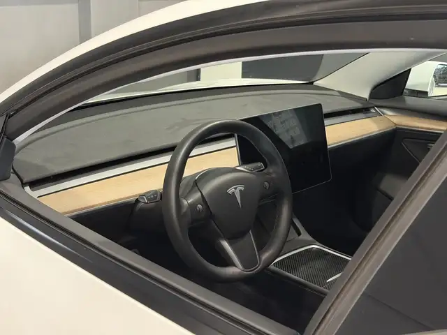 Tesla Model 3 view 3