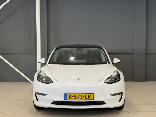 Tesla Model 3 view 17