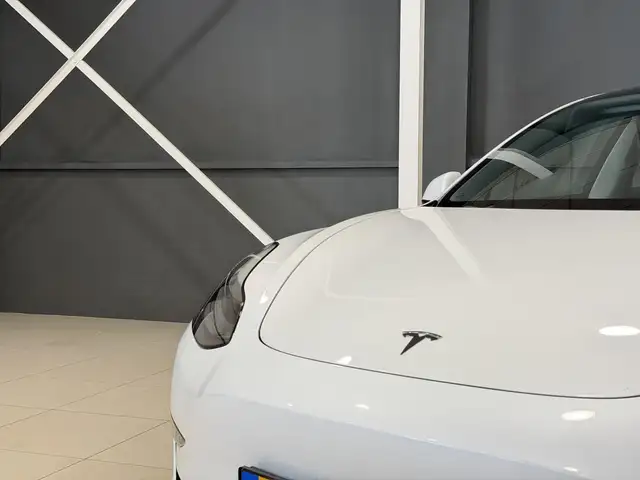 Tesla Model 3 view 9