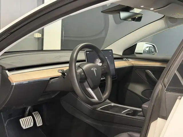 Tesla Model 3 view 6
