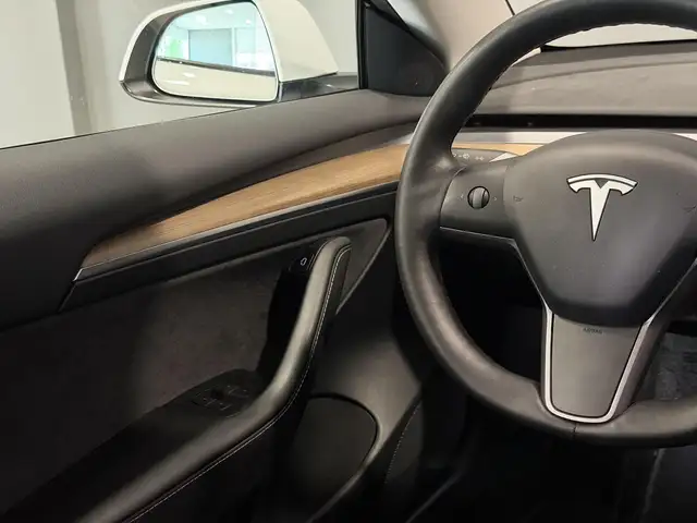 Tesla Model 3 view 18