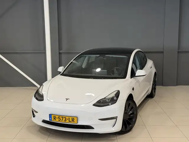 Tesla Model 3 view 7