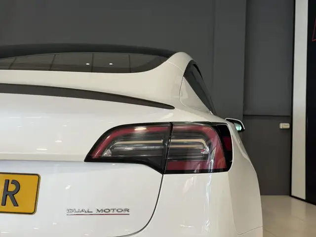 Tesla Model 3 view 27