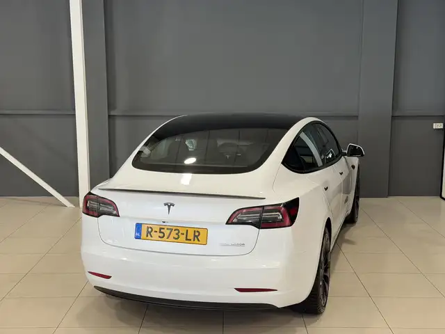 Tesla Model 3 view 4